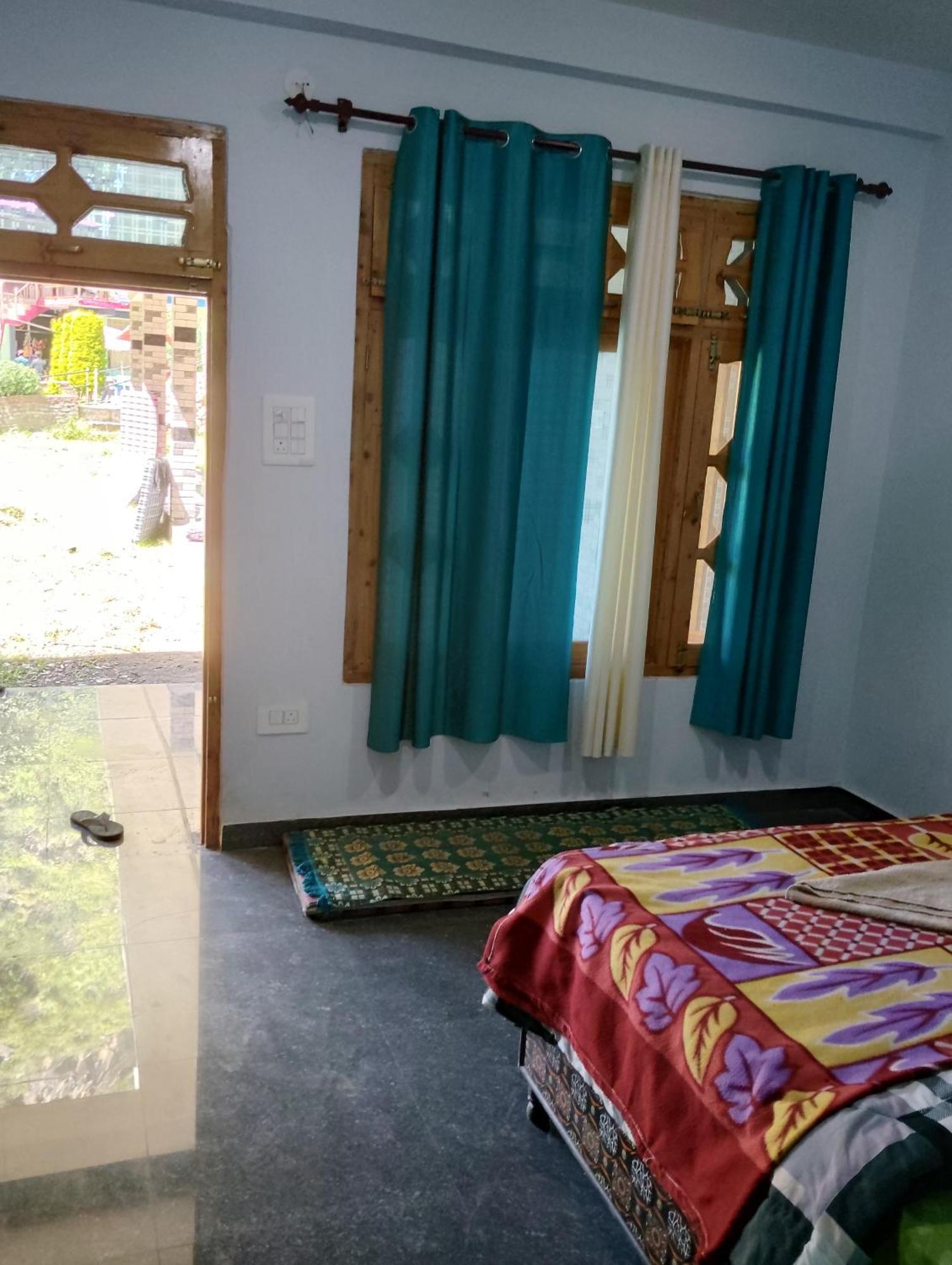 Dog N Hill Hotell Kasol Eksteriør bilde