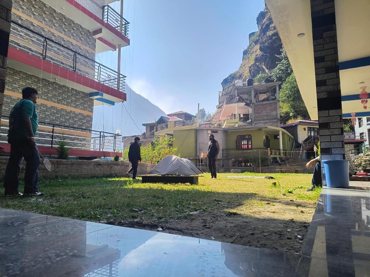 Dog N Hill Hotell Kasol Eksteriør bilde