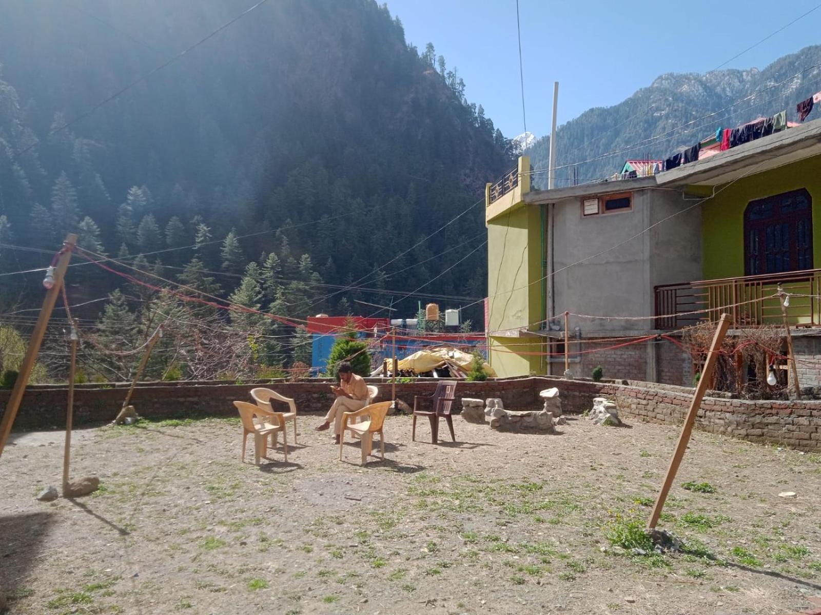 Dog N Hill Hotell Kasol Eksteriør bilde